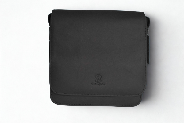 Black top-grain leather women’s messenger bag – handmade polished crossbody purse with adjustable strap and flap closure.