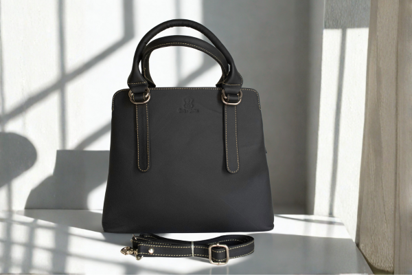 Black top-grain leather handbag for women with contrast stitching and detachable strap – Obsidian Grace Handbag