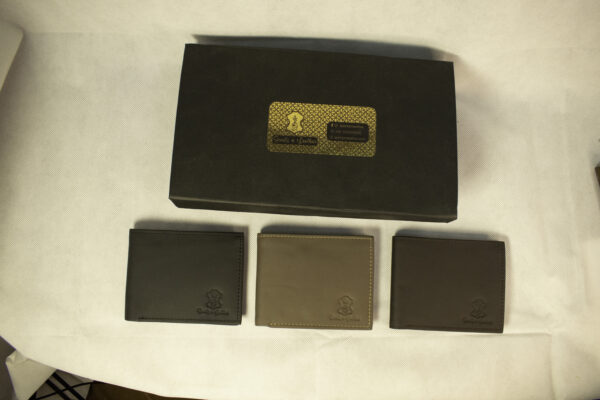 Luxury men’s gift box with leather wallet and dual-sided belt